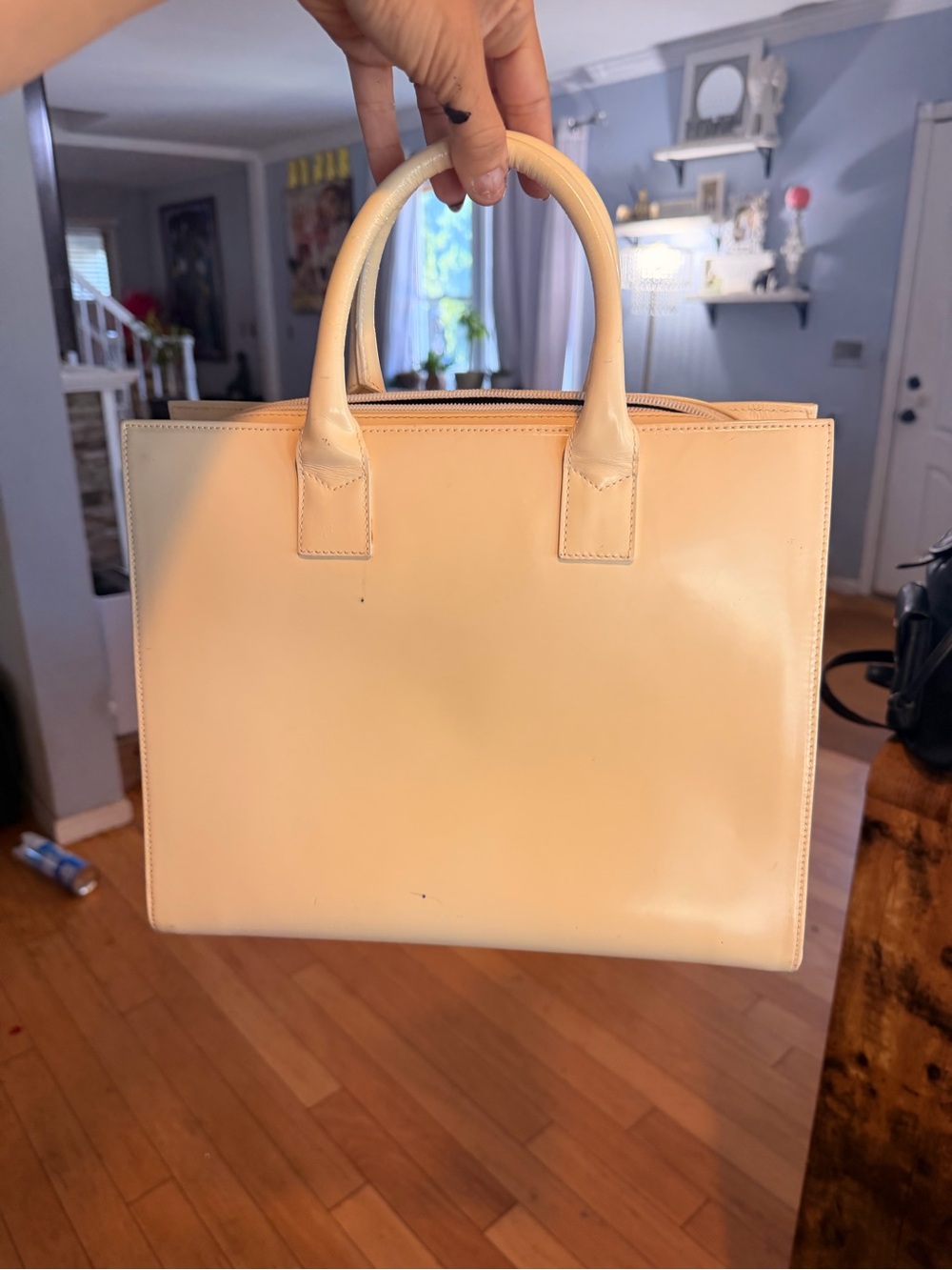 GIVENCHY RUN WAY BAG. Cream Tote Bag with Black Logo Accent - Picture 3 of 9